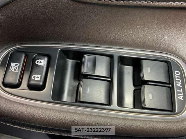 Toyota CROWN SEDAN 2017-06 3371628-14