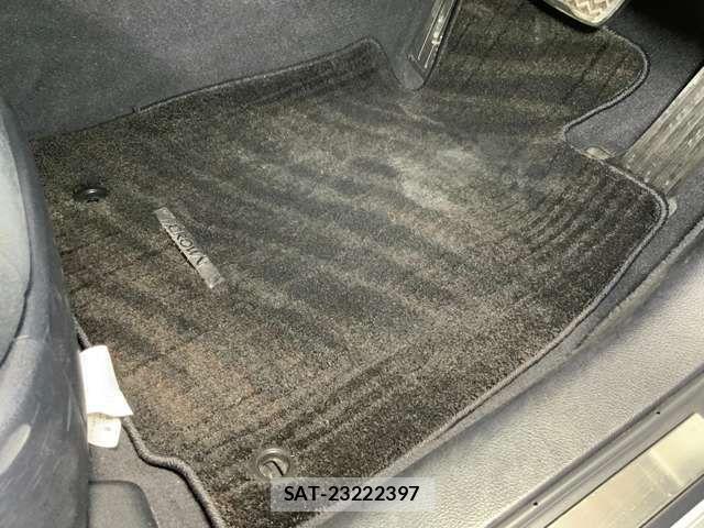 Toyota CROWN SEDAN 2017-06 3371628-18