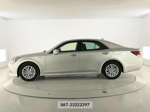 Toyota CROWN SEDAN 2017-06 3371628-2