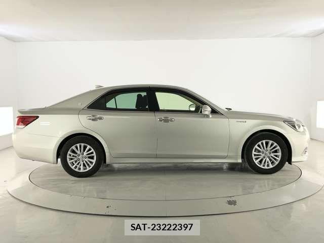Toyota CROWN SEDAN 2017-06 3371628-6