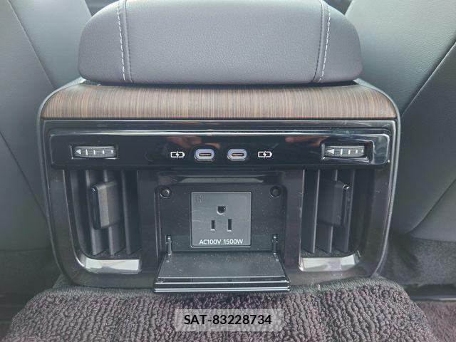 Toyota CROWN SEDAN 2024-03 3904585-23