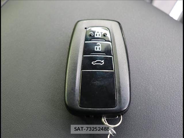 Toyota CROWN SEDAN 2022-05 3904604-11
