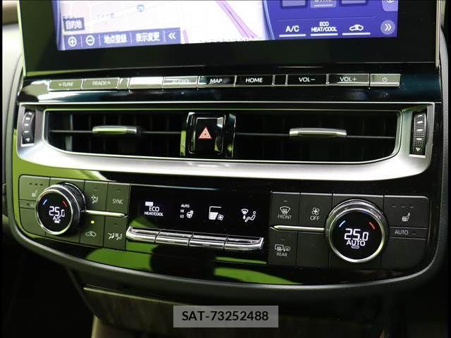 Toyota CROWN SEDAN 2022-05 3904604-13
