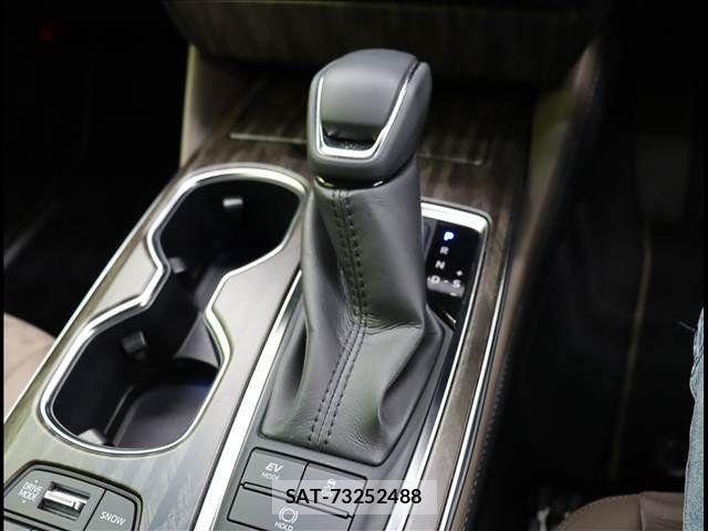 Toyota CROWN SEDAN 2022-05 3904604-14