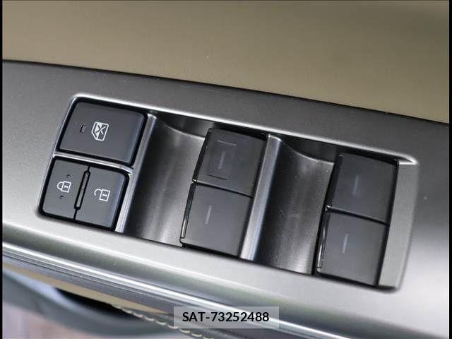 Toyota CROWN SEDAN 2022-05 3904604-18