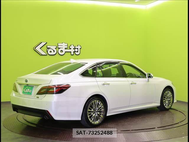 Toyota CROWN SEDAN 2022-05 3904604-1