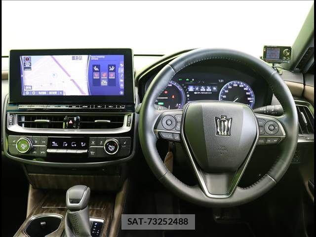 Toyota CROWN SEDAN 2022-05 3904604-20