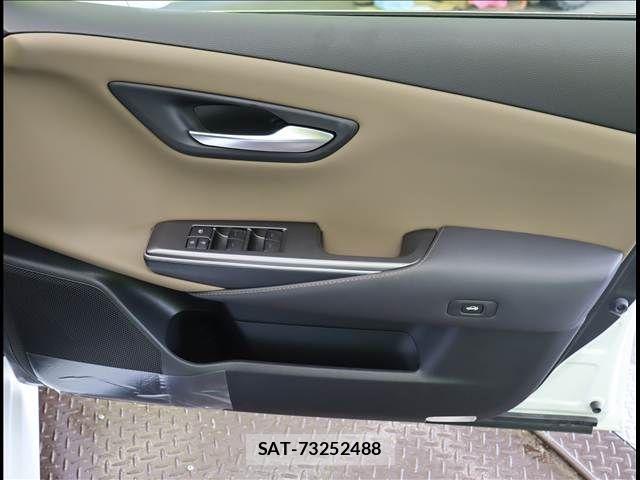 Toyota CROWN SEDAN 2022-05 3904604-23