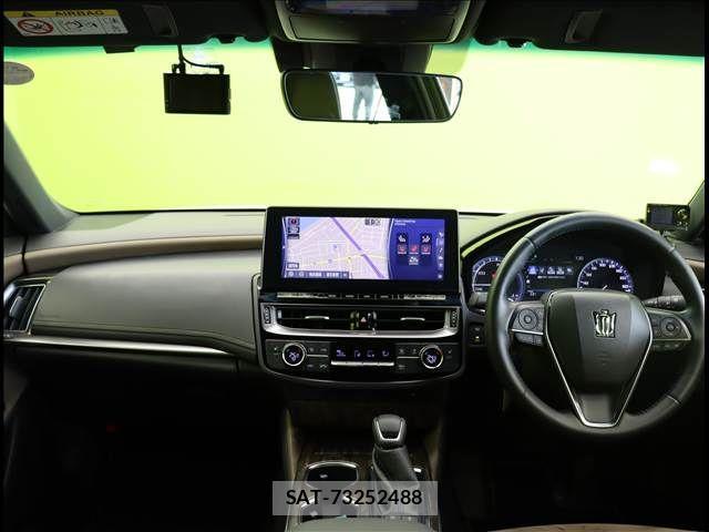 Toyota CROWN SEDAN 2022-05 3904604-2