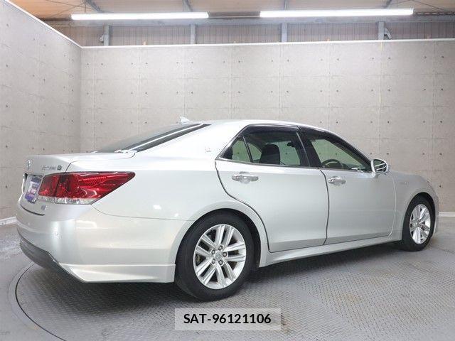 Toyota CROWN SEDAN 2013-07 4040158-1