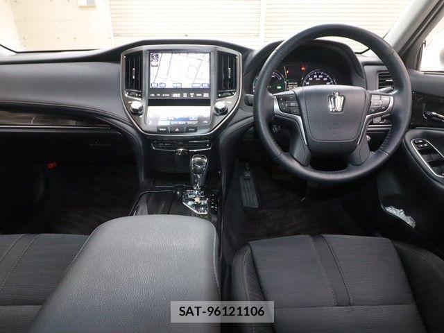 Toyota CROWN SEDAN 2013-07 4040158-2