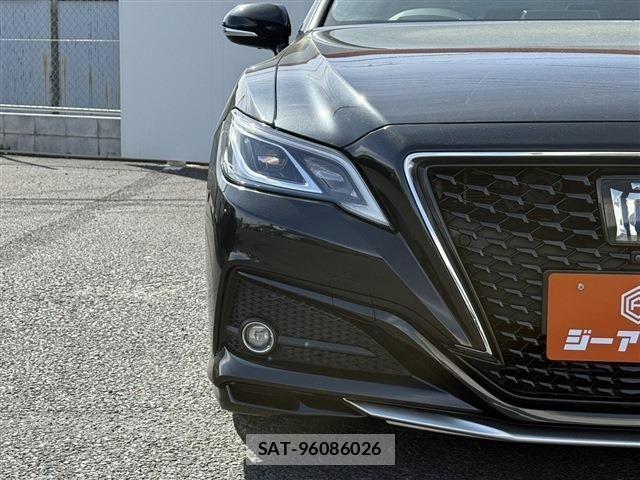 Toyota CROWN SEDAN 2020-04 4040142-11
