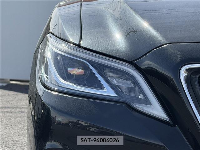 Toyota CROWN SEDAN 2020-04 4040142-12
