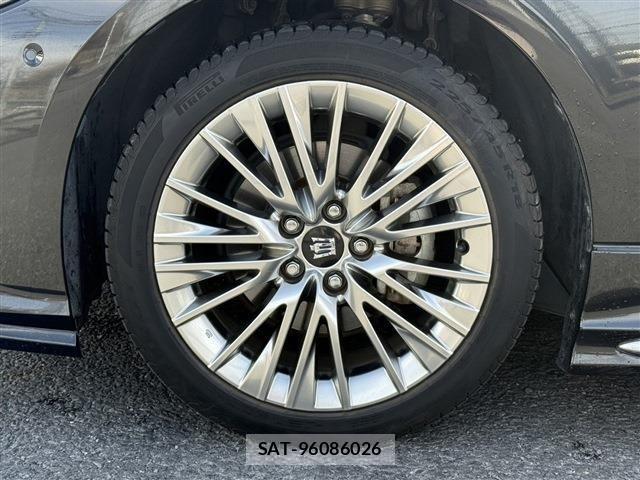 Toyota CROWN SEDAN 2020-04 4040142-16