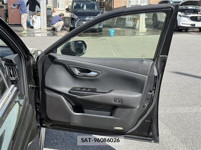Toyota CROWN SEDAN 2020-04 4040142-21
