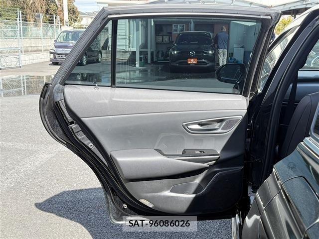 Toyota CROWN SEDAN 2020-04 4040142-25