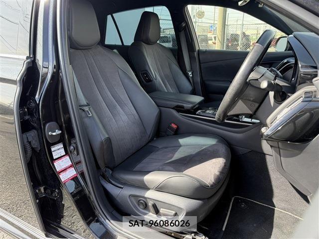 Toyota CROWN SEDAN 2020-04 4040142-28