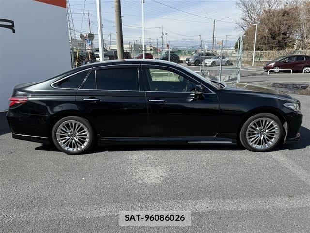 Toyota CROWN SEDAN 2020-04 4040142-3