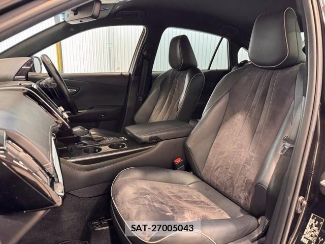 Toyota CROWN SEDAN 2019-11 4040136-15
