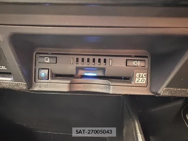 Toyota CROWN SEDAN 2019-11 4040136-25