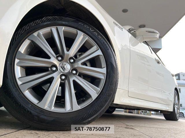 Toyota CROWN SEDAN 2017-06 4240229-10