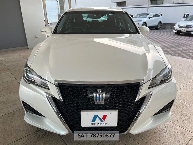 Toyota CROWN SEDAN 2017-06 4240229-13