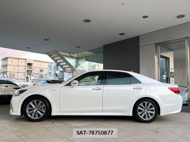 Toyota CROWN SEDAN 2017-06 4240229-15