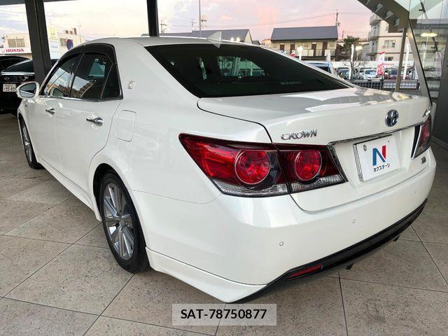 Toyota CROWN SEDAN 2017-06 4240229-16