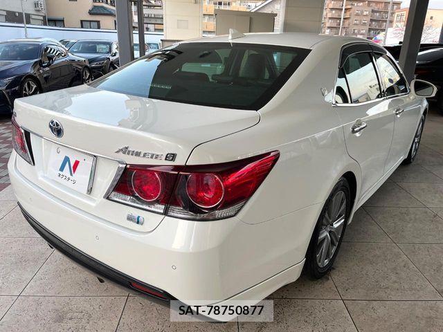 Toyota CROWN SEDAN 2017-06 4240229-17