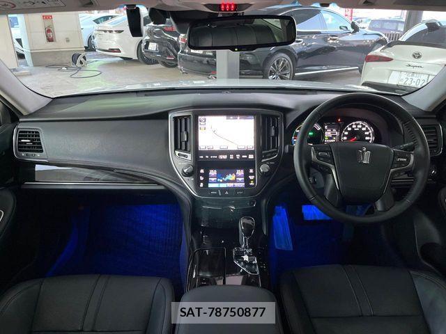 Toyota CROWN SEDAN 2017-06 4240229-1