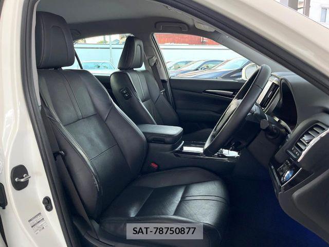 Toyota CROWN SEDAN 2017-06 4240229-2