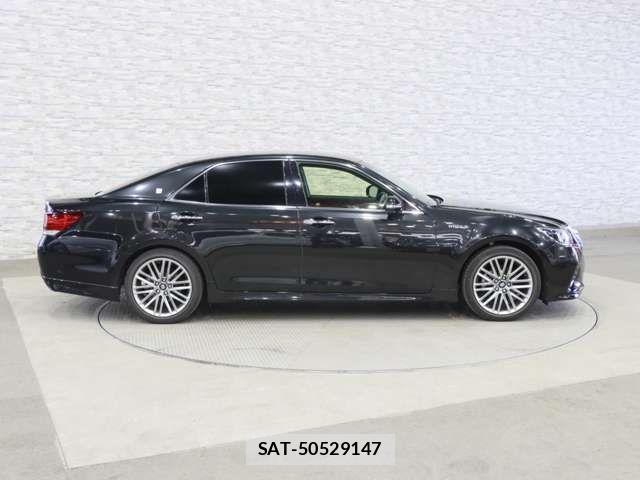 Toyota CROWN SEDAN 2017-06 4370281-8