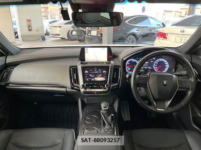 Toyota CROWN SEDAN 2018-07 4589680-1