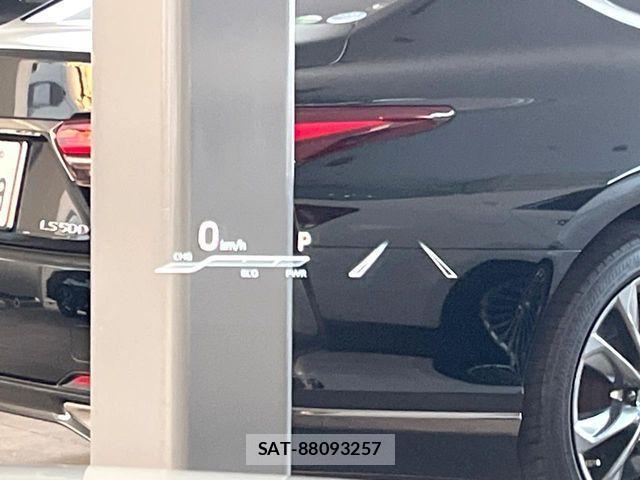 Toyota CROWN SEDAN 2018-07 4589680-6