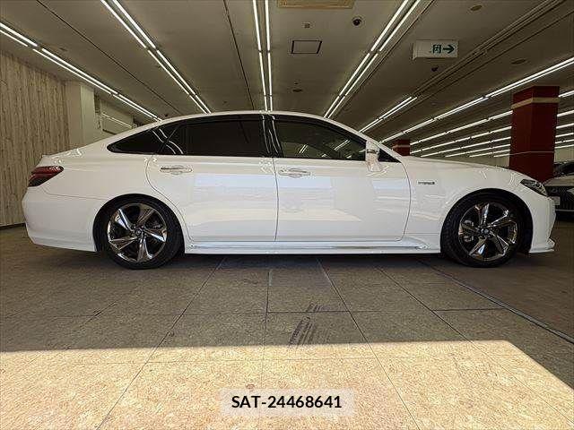 Toyota CROWN SEDAN 2019-06 4589663-16