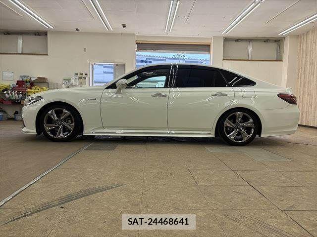 Toyota CROWN SEDAN 2019-06 4589663-20