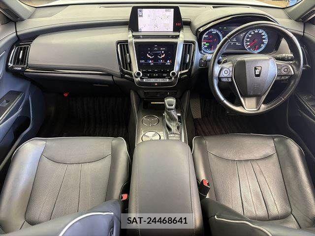 Toyota CROWN SEDAN 2019-06 4589663-2