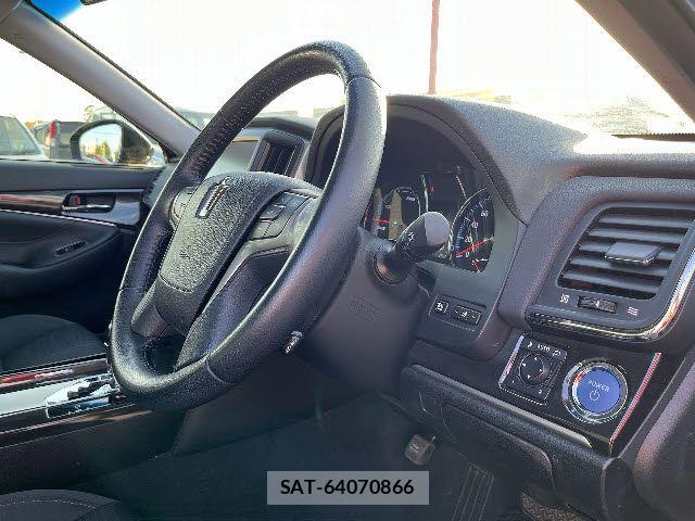Toyota CROWN SEDAN 2014-11 4936186-3
