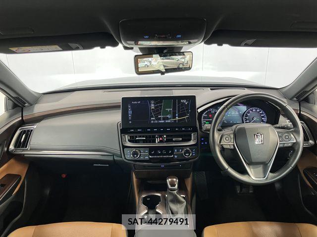 Toyota CROWN SEDAN 2022-03 4936044-1