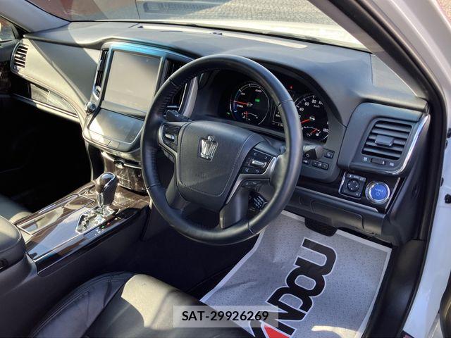 Toyota CROWN SEDAN 2017-03 5863806-10