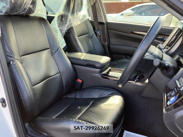 Toyota CROWN SEDAN 2017-03 5863806-11