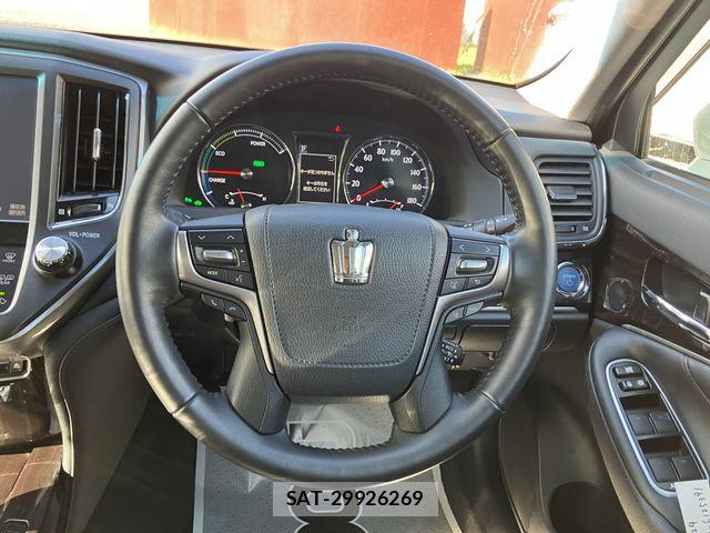 Toyota CROWN SEDAN 2017-03 5863806-12