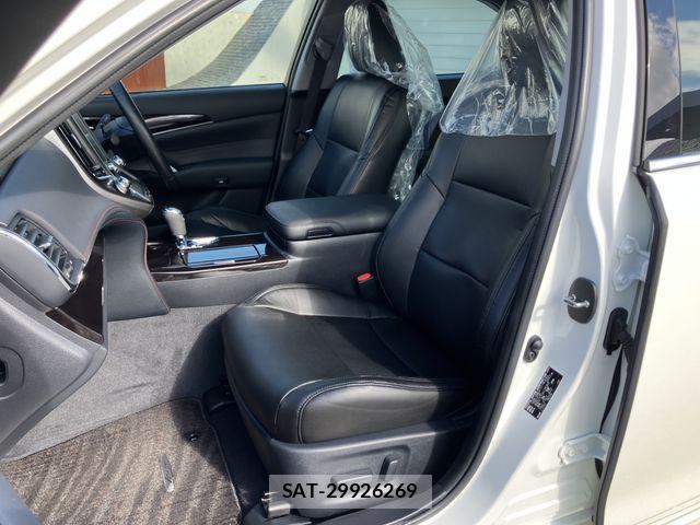 Toyota CROWN SEDAN 2017-03 5863806-19