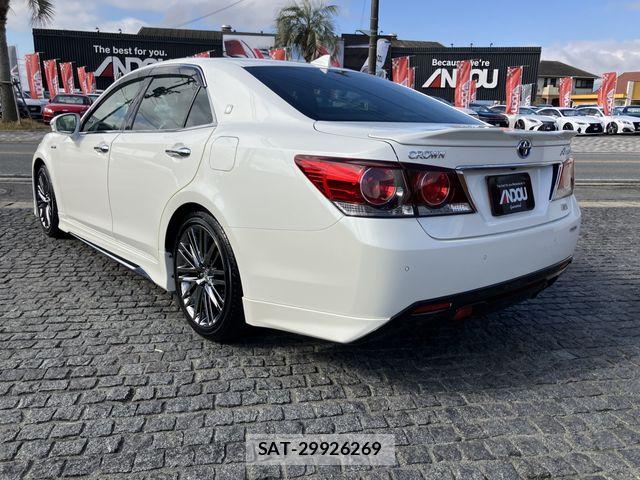 Toyota CROWN SEDAN 2017-03 5863806-2