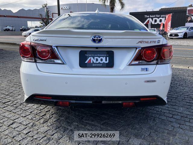 Toyota CROWN SEDAN 2017-03 5863806-6