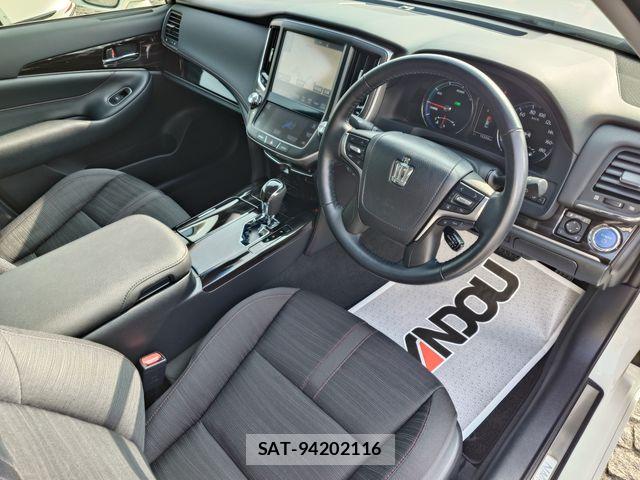 Toyota CROWN SEDAN 2017-06 5863763-10