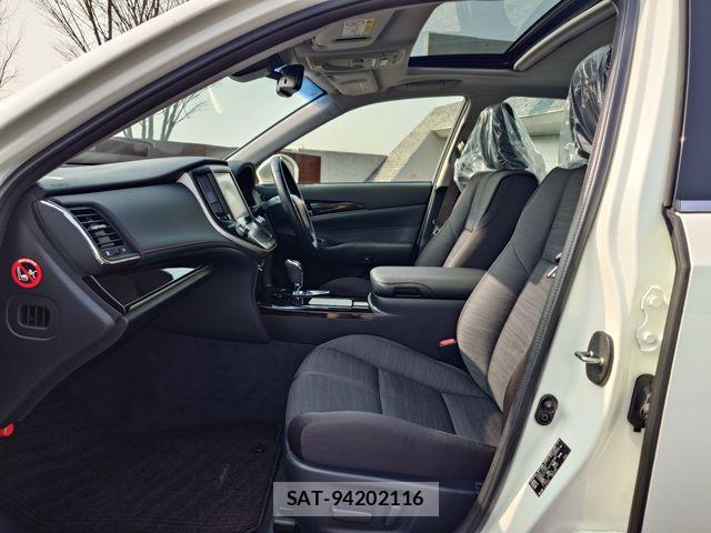 Toyota CROWN SEDAN 2017-06 5863763-19