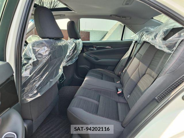 Toyota CROWN SEDAN 2017-06 5863763-20