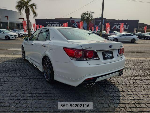 Toyota CROWN SEDAN 2017-06 5863763-2
