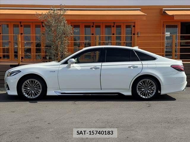 Toyota CROWN SEDAN 2018-09 5863802-10